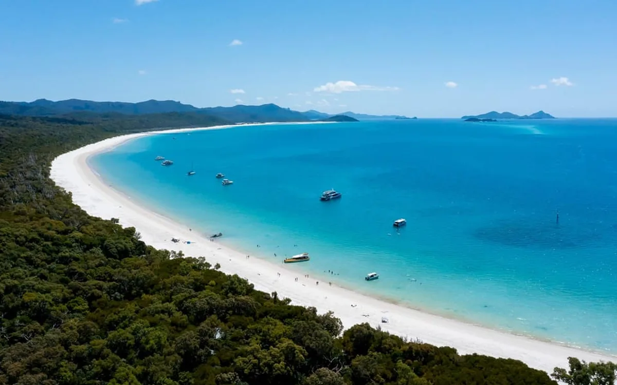 空中俯瞰Whitehaven Beach，七公里长的白色硅砂